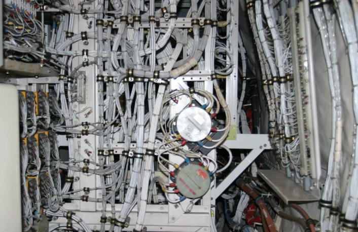 重量降低80%+,屏蔽效能不減:SYCCOM防波套的輕量化性能解決方案